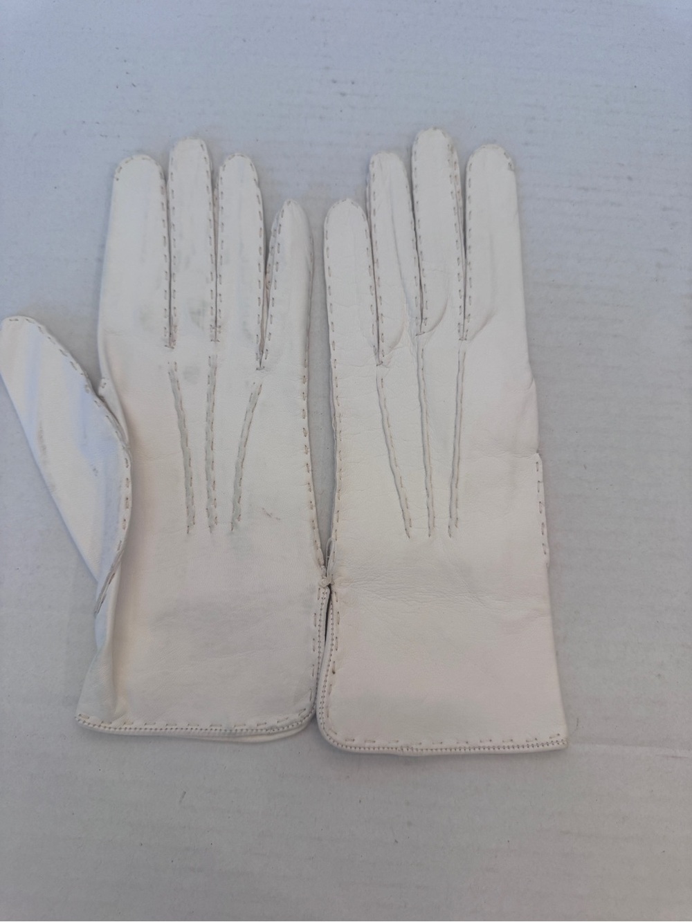 Vintage 1960’s Spanish Cream White Stitched Calfskin Driving Gloves Size 7.5 NWT